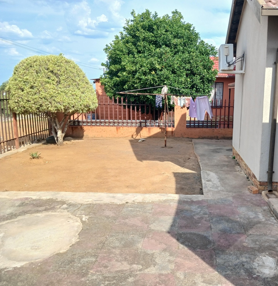 2 Bedroom Property for Sale in Tlhabane West North West